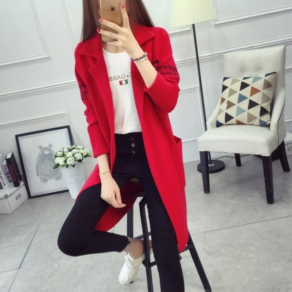 Спортно-елегантни жилетки - средна дължина в четири цвята. 