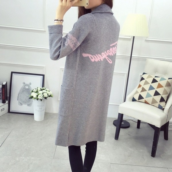 Спортно-елегантни жилетки - средна дължина в четири цвята. 