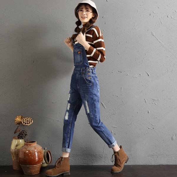 Стилен дамски гащеризон стип Слим- накъсан в син цвят