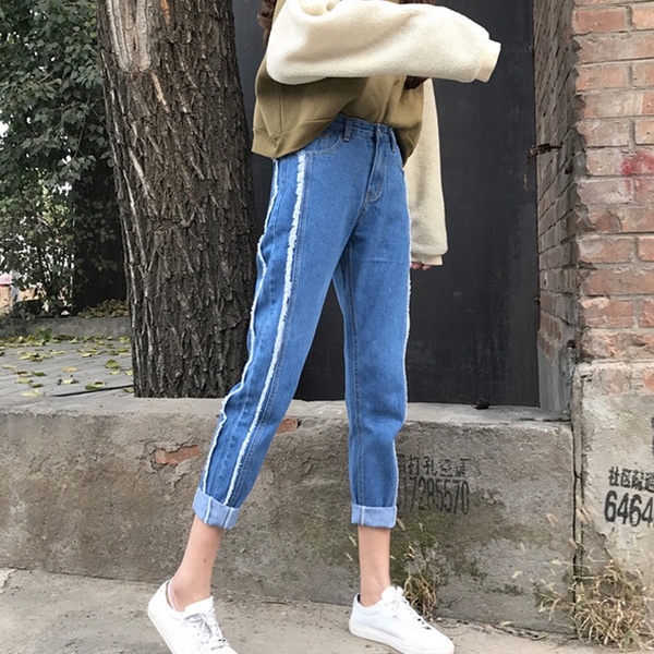 Широки дамски дънки за жени в син и черен цвят тип Boyfriend