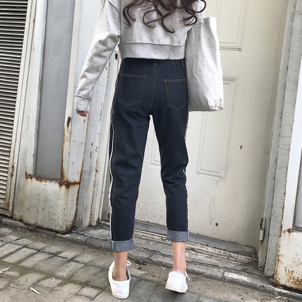 Широки дамски дънки за жени в син и черен цвят тип Boyfriend