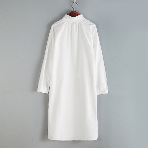 Широка женска риза тип туника в бял цвят. 