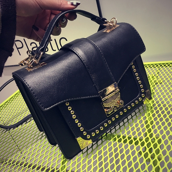 Дамска компактна чанта с дълга дръжка подходяща за ежедневие 