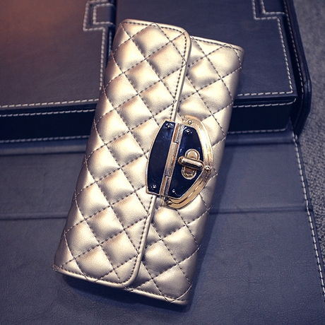 Дамски портфейл в черно и златисто с катарама