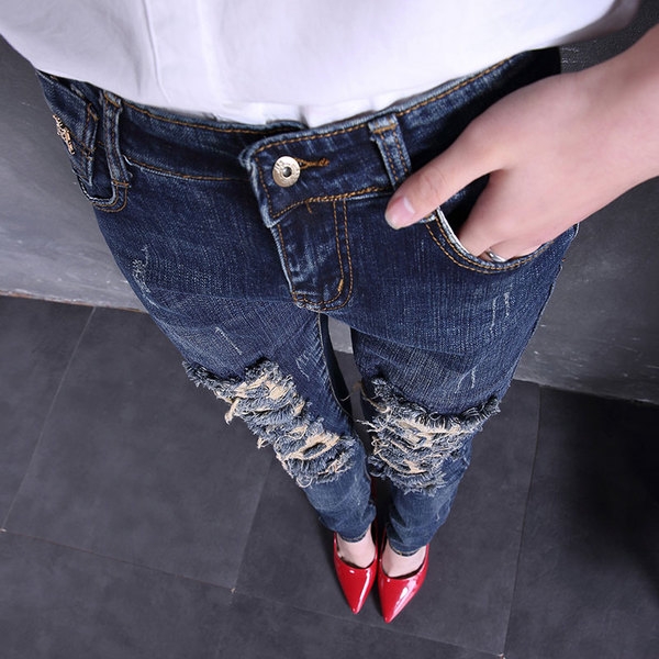 Дамски накъсани дънки в син цвят тип Слим