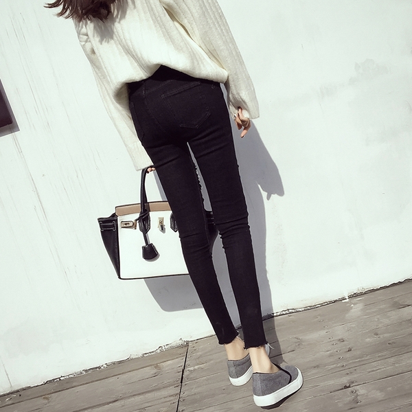 Стилни дамски дънки тип Слим в черен цвят