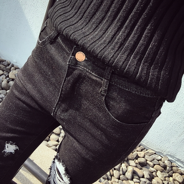 Стилни дамски дънки тип Слим в черен цвят