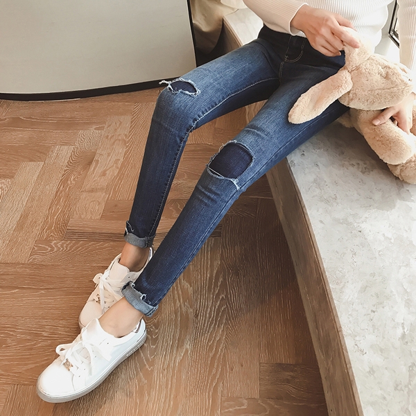 Дамски стилни дънки тип Слим в син и черен цвят