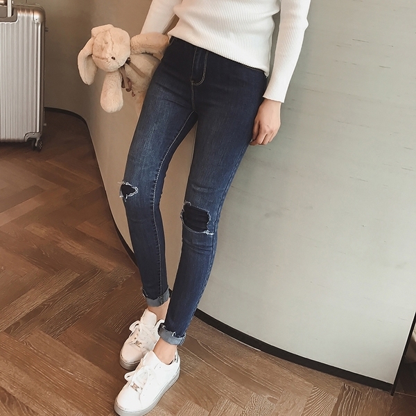 Дамски стилни дънки тип Слим в син и черен цвят