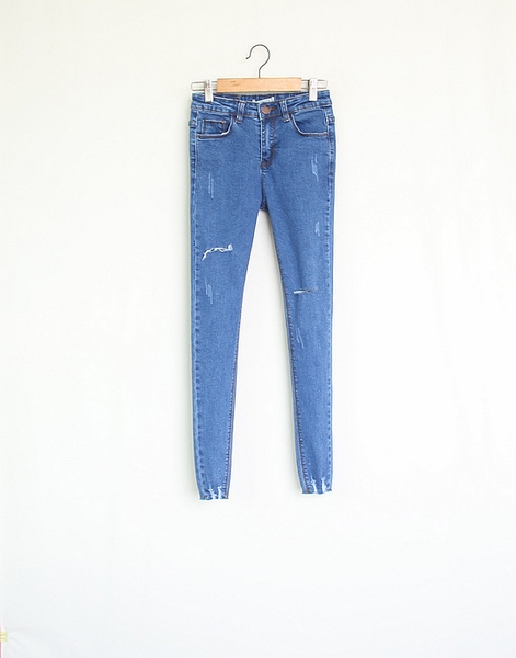 Дамски стилни дънки в черен, син и светлосин цвят - накъсани