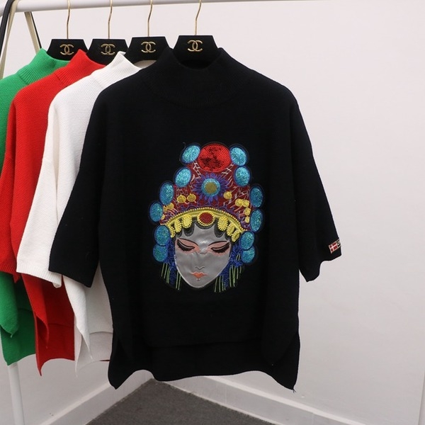 Женски блузи бродирани с пайети в четири цвята.