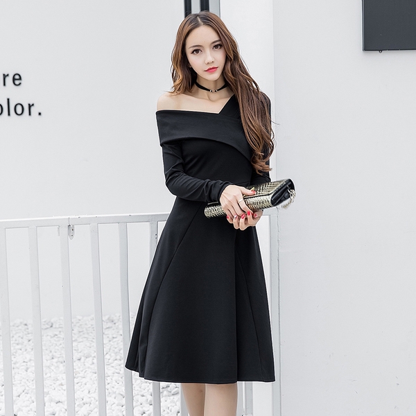 Дамска стилна рокля в червен и черен цвят с дълъг ръкав и V-образно деколте