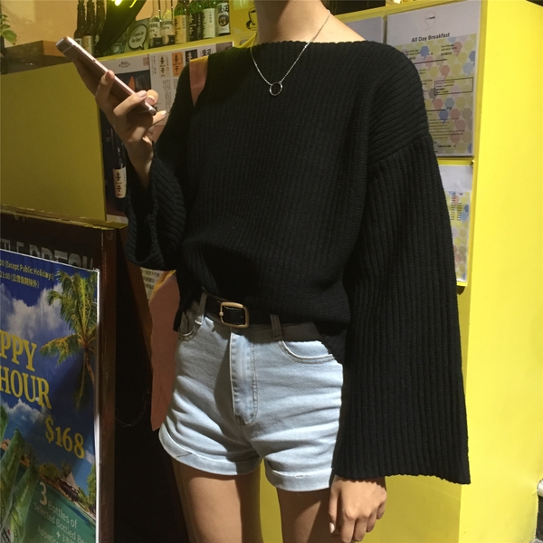 Дамски пуловер с широки дълги ръкави в черен, бял и кафяв цвят