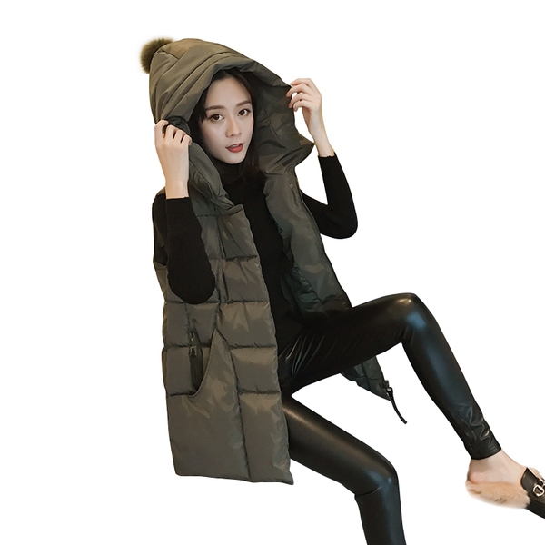 Дамски спортен елек с качулка и пух в черен и тъмнозелен цвят - дълъг