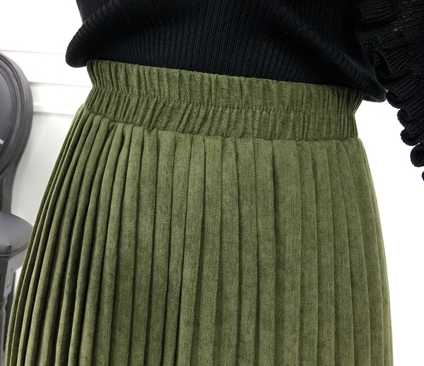 Дамска плисирана пола над глезените в по-тъмни тонове