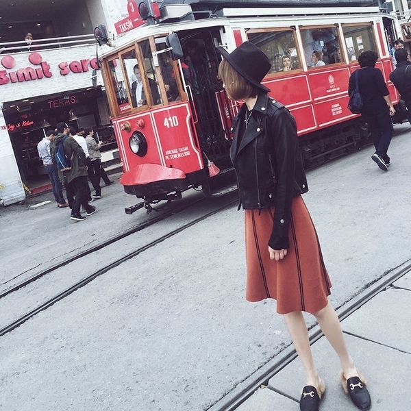 Стилно кожено дамско яке в розов и черен цвят тип Слим