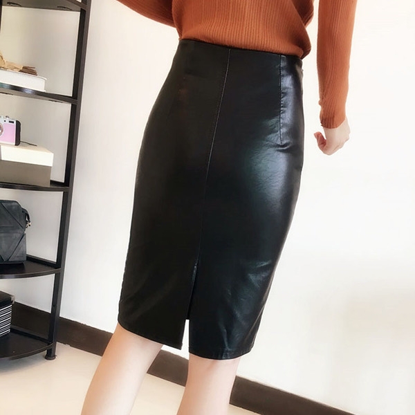 Стилна дамска  пола в черно - тип Слим