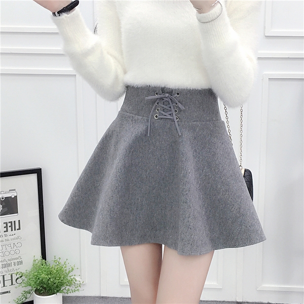 Зимни вълнени дамски поли в сив и черен цвят.