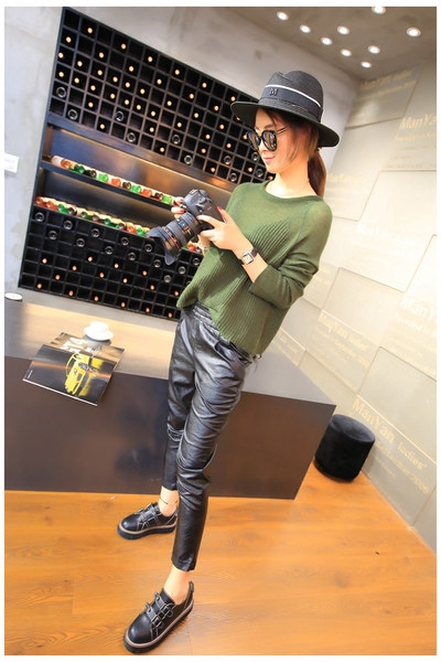 Хит! Кожени панталони в черен цвят подходящи за ежедневие и парти.