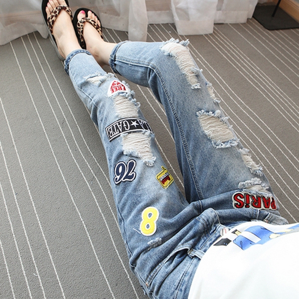 Дамски НОВИ бродирани дънки с висока талия