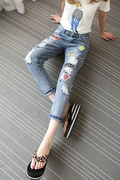 Дамски НОВИ бродирани дънки с висока талия