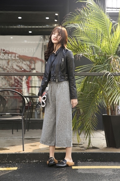 Късо дамско кожено яке тип Слим в черен цвят