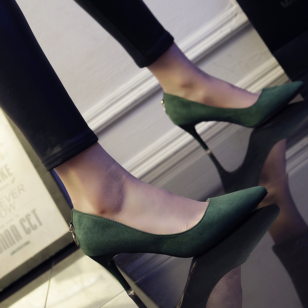 Велурени обувки на висок ток в свежи цветове. 