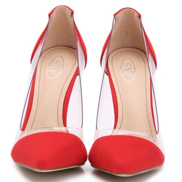 Лачени обувки на висок ток с прозрачна част.