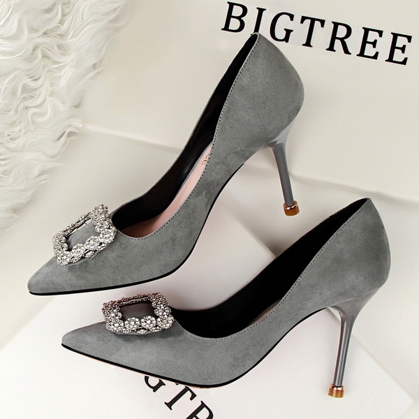 Аристократични обувки за изискани дами с тънък ток в 5 цвята.