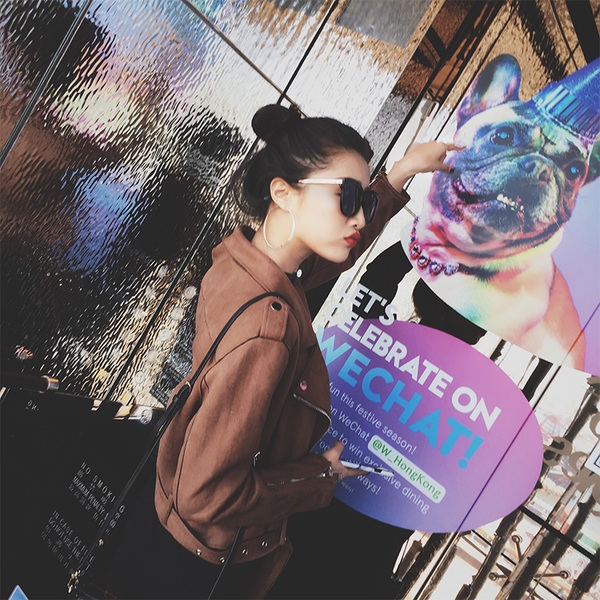 Стилно велурено дамско яке в кафяв цвят в британски стил