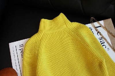 Παιδικό πουλόβερ σε κίτρινο χρώμα για μικρά κορίτσια.