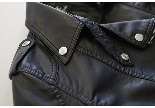 Κομψή δερμάτινο μπουφάν για τις γυναίκες μαύρο, βρετανικού στυλ