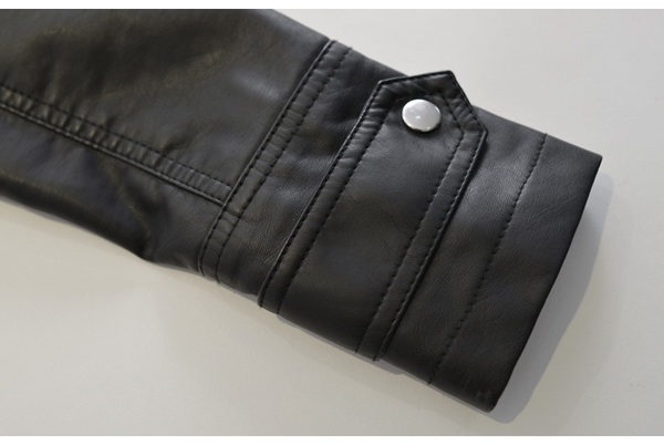 Κομψή δερμάτινο μπουφάν για τις γυναίκες μαύρο, βρετανικού στυλ