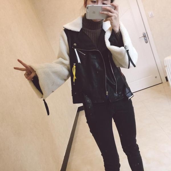 Кожено дамско яке с ръкави от плюш в британски стил