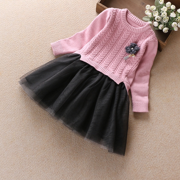 Παιδικό φόρεμα  με τούλι στο κάτω μέρος.