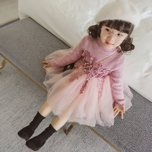 Παιδικό φόρεμα για ειδικές περιστάσεις σε μωβ και ροζ.