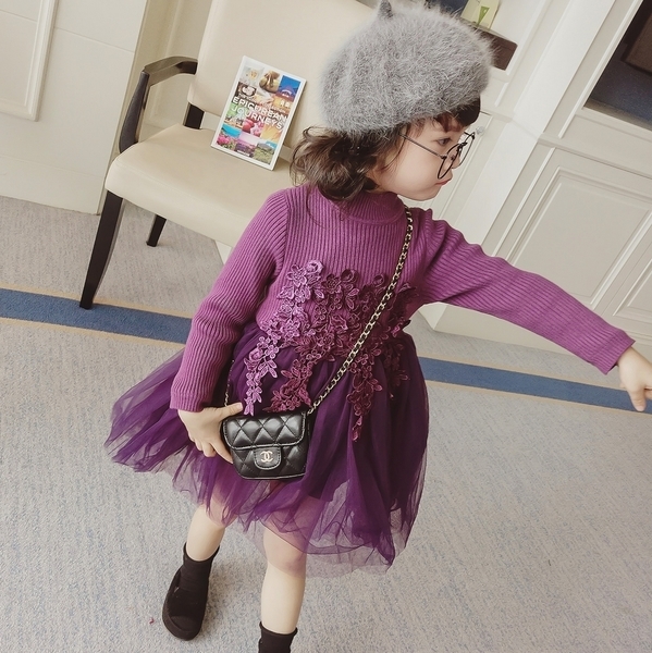 Παιδικό φόρεμα για ειδικές περιστάσεις σε μωβ και ροζ.