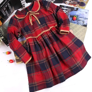 Παιδικό φόρεμα για κορίτσια με μακριά μανίκια και ζώνη με κόκκινο χρώμα καρό