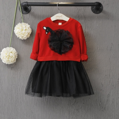 Φόρεμα με μακριά μανίκια για τα παιδιά σε κόκκινο και λευκό στην κορυφή.