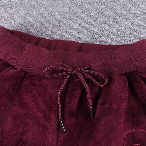 Αθλητισμός κιτ για τις γυναίκες σε μπορντό και το μαύρο από δύο μέρη - παντελόνι και μπλούζα