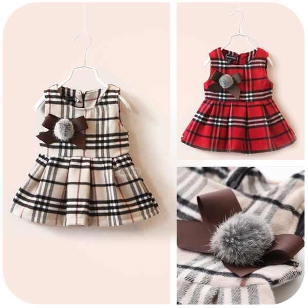 Μωρό φορέματα καρό σε μπεζ και κόκκινο με ρουφηξιά.