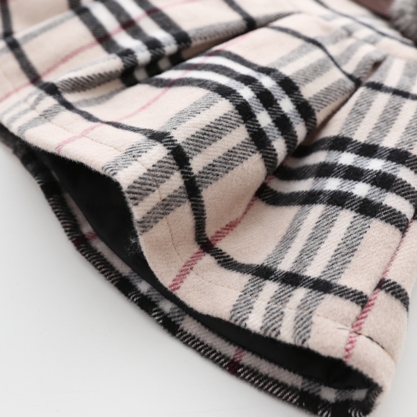 Μωρό φορέματα καρό σε μπεζ και κόκκινο με ρουφηξιά.