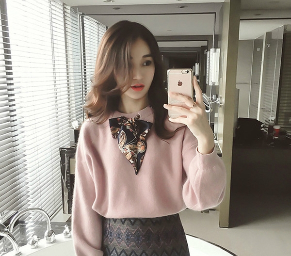 Οι γυναίκες το κομψό σετ από φούστα και μπλούζα σε ροζ και μπλε