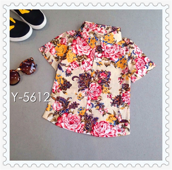 Παιδικό πουκάμισο με κοντά και μακριά μανίκια με μοτίβα λουλουδιών.