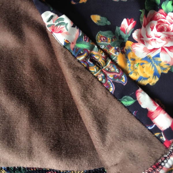 Παιδικό πουκάμισο με κοντά και μακριά μανίκια με μοτίβα λουλουδιών.