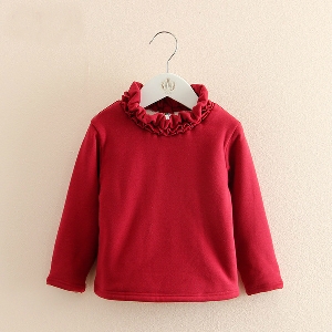 Παιδικά πουλόβερ για κομψά μικρά κοριτσάκια σε διαφορετικά χρώματα.