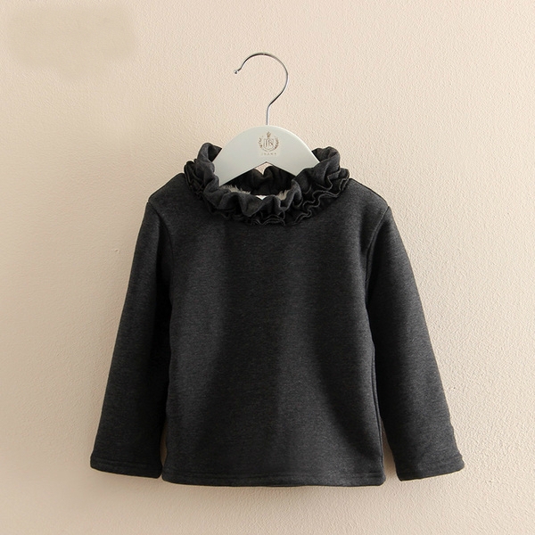 Παιδικά πουλόβερ για κομψά μικρά κοριτσάκια σε διαφορετικά χρώματα.