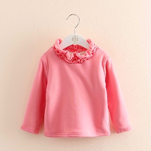 Παιδικά πουλόβερ για κομψά μικρά κοριτσάκια σε διαφορετικά χρώματα.