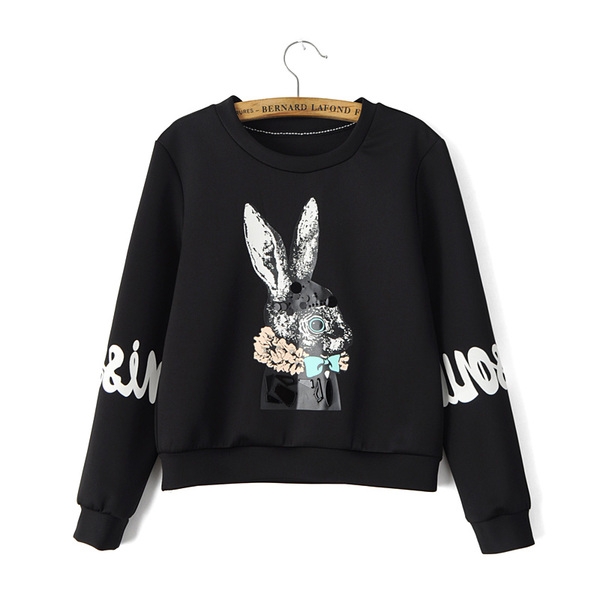 Спортен дамски комплект от 2 части - блуза и широка пола в черен и бял цвят с анимационни изображения