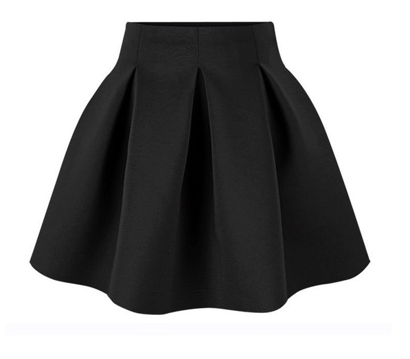 Спортен дамски комплект от 2 части - блуза и широка пола в черен и бял цвят с анимационни изображения